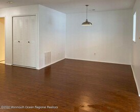 407 Hampton Ct in Englishtown, NJ - Building Photo - Building Photo