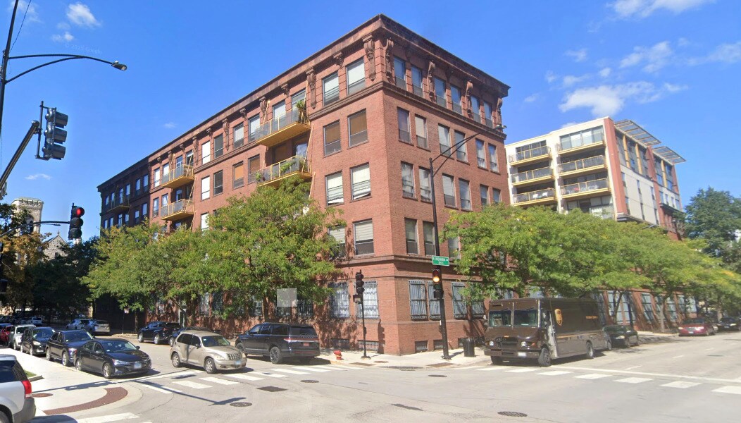 1910 S Indiana Ave in Chicago, IL - Building Photo