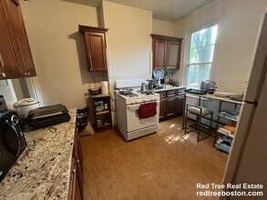 17 Putnam Ave, Unit A in Cambridge, MA - Building Photo - Building Photo