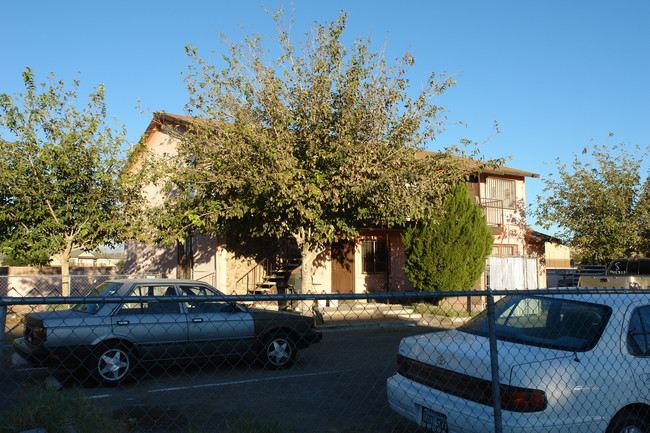 1621 Sugita Ln in Las Vegas, NV - Foto de edificio - Building Photo