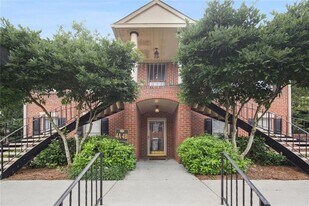 4 Plantation Dr NE, Unit A in Atlanta, GA - Building Photo