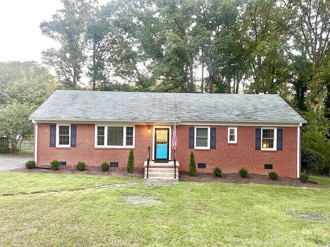 property at 1921 Greenhurst Dr