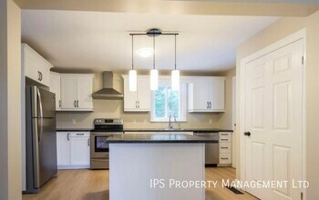 306 MacDonald Ave in Belleville, ON - Building Photo - Building Photo