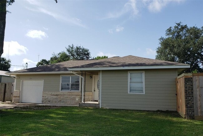 property at 1711 Court Rd