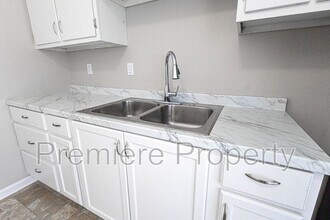 1301 N Arrowhead Ridge in Independence, MO - Building Photo - Building Photo