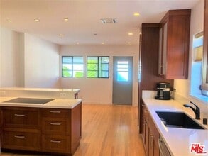 7800 Dunbarton Ave in Los Angeles, CA - Building Photo - Building Photo