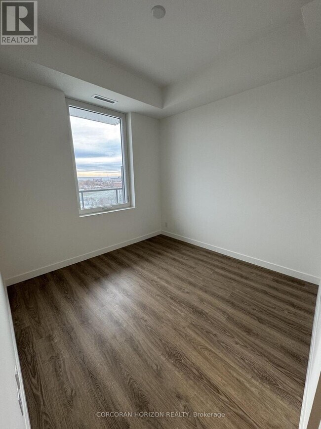 1050 Eastern Ave in Toronto, ON - Building Photo - Building Photo