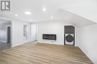 10 Comet Ave in Hamilton, ON - Building Photo - Building Photo