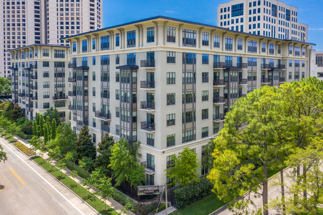 1900 Yorktown Tanglewood Apartments in Houston, TX - Building Photo - Building Photo