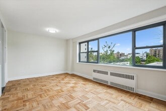 2 Washington Square in Larchmont, NY - Building Photo - Building Photo
