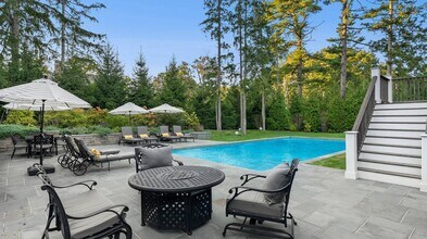 20 Lighthouse Ln in Sag Harbor, NY - Building Photo - Building Photo