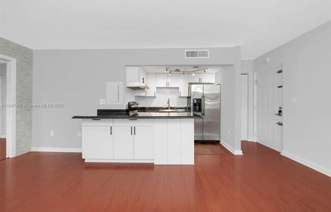 950 NW 11th St in Miami, FL - Building Photo - Building Photo