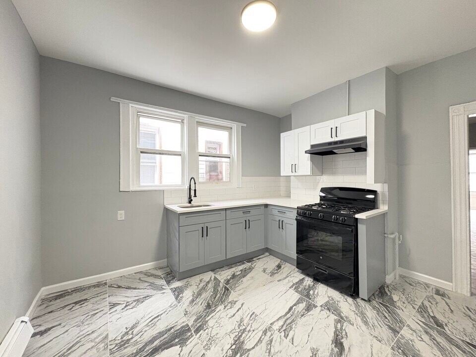 65 Hudson St, Unit 2 in Newark, NJ - Building Photo