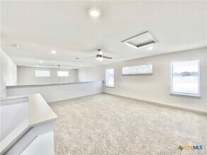 100 Geminiflora Bend in Leander, TX - Foto de edificio - Building Photo