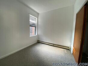 63 S Huntington Ave, Unit 5 in Boston, MA - Building Photo - Building Photo