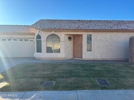2221 E Union Hills Dr in Phoenix, AZ - Building Photo