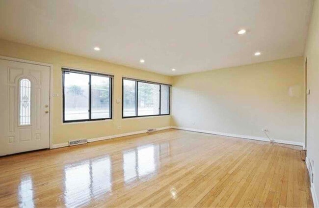 2258 E 103rd St in Chicago, IL - Building Photo - Building Photo