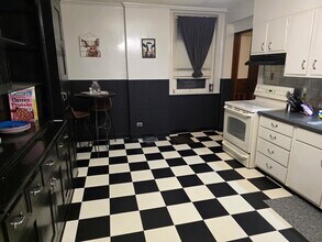 215 W Burnett Ave, Unit First Floor One Bedroom in Louisville, KY - Building Photo - Building Photo