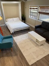 1049 Felspar St in San Diego, CA - Building Photo - Building Photo