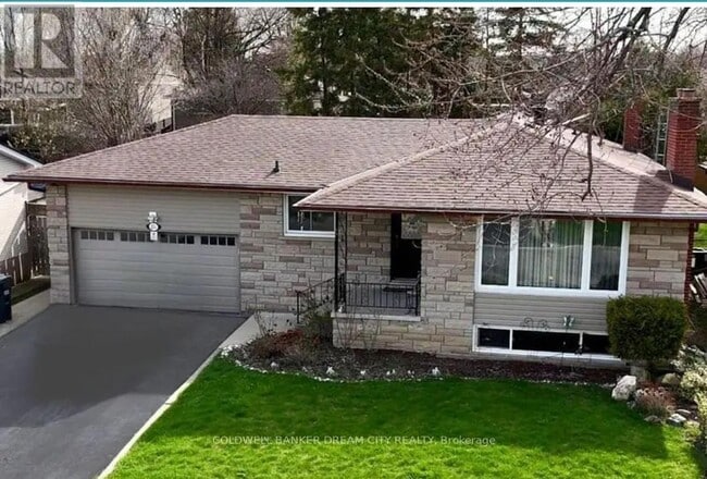 property at 231 Elizabeth St S