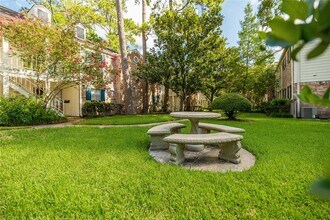 869 Wax Myrtle Ln in Houston, TX - Building Photo - Building Photo