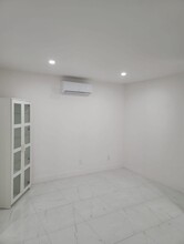 7975 Crespi Blvd in Miami Beach, FL - Foto de edificio - Building Photo