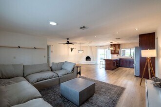 802 E Caribbean Ln in Phoenix, AZ - Building Photo - Building Photo