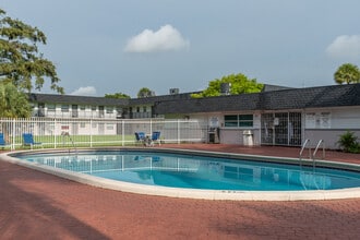 River Oaks Apartments in Oakland Park, FL - Foto de edificio - Building Photo