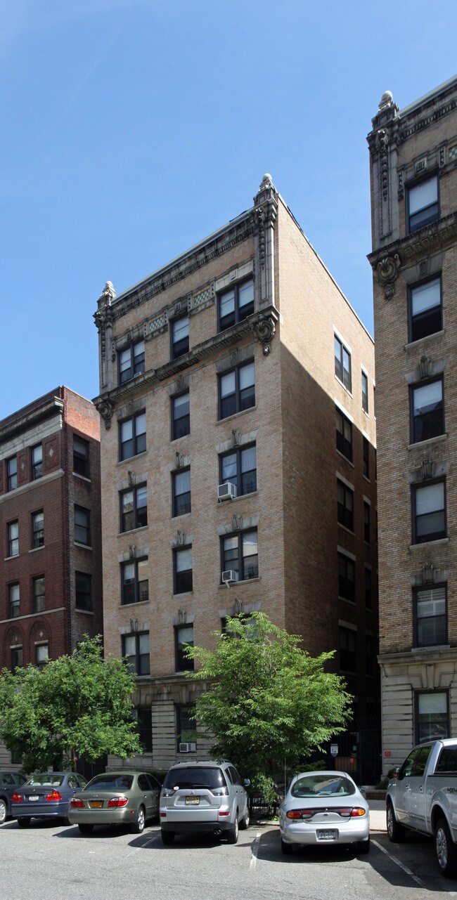 401 W 120th St in New York, NY - Building Photo - Building Photo