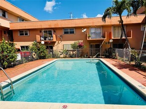 1100 W 35th St in Hialeah, FL - Building Photo - Building Photo