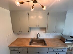 3877 Howe St, Unit 302 in Oakland, CA - Foto de edificio - Building Photo