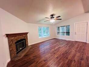 21814 NE Cedar Creek Rd in Amboy, WA - Building Photo - Building Photo