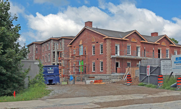 Averton Commons in Vaughan, ON - Building Photo - Building Photo