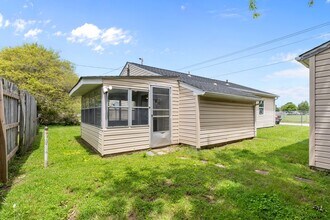 2014 Somerville Dr in Hampton, VA - Building Photo - Building Photo