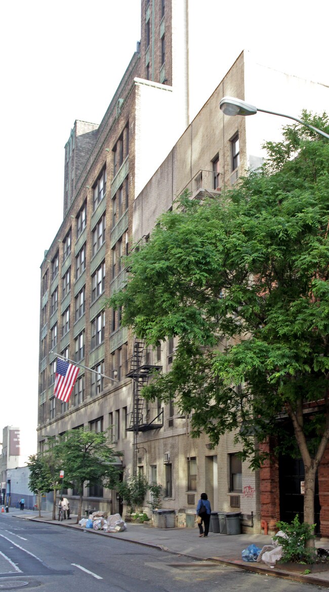 533 W 45th St in New York, NY - Building Photo - Building Photo