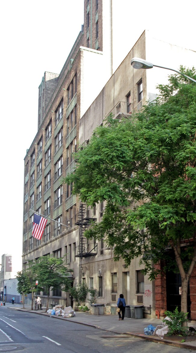 533 W 45th St in New York, NY - Foto de edificio - Building Photo