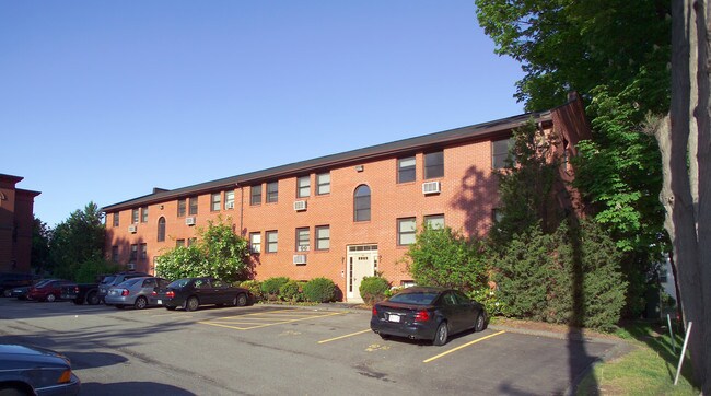 Valentine House Apartments in Chicopee, MA - Foto de edificio - Building Photo