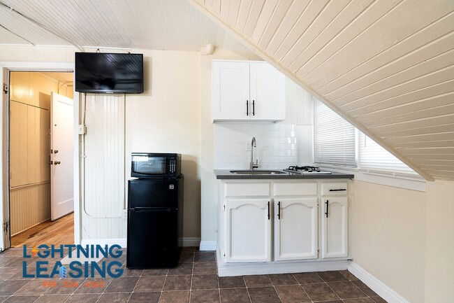 130 S Boyle Ave in Los Angeles, CA - Building Photo - Building Photo