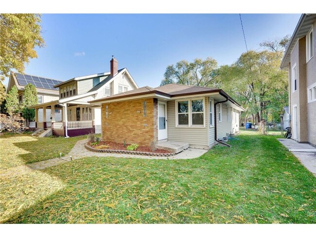 property at 1824-1826 N Irving Ave
