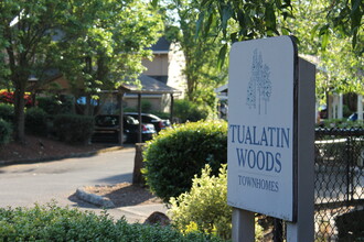 Tualatin Woods Townhomes in Tualatin, OR - Building Photo - Building Photo