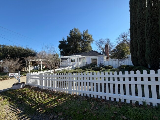 property at 416 6th St