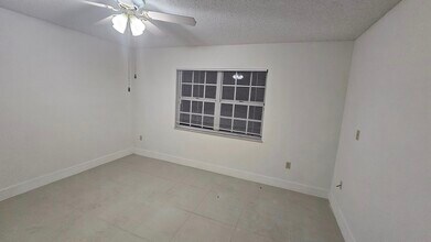 5431 SW 143rd Ave in Miami, FL - Building Photo - Building Photo