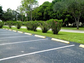 4570 Lucerne Lakes Blvd E in Greenacres, FL - Building Photo - Building Photo