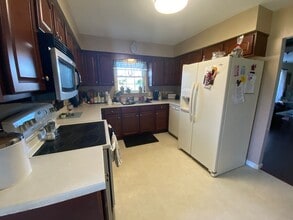 206 N Bickett Rd in Xenia, OH - Building Photo - Building Photo