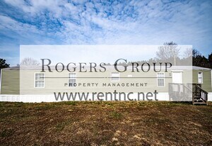 15 Freedom Ln in Henderson, NC - Building Photo