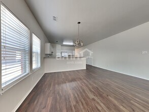 1626 Wildflower Dr in Waxahachie, TX - Building Photo - Building Photo