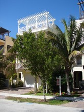 327 Franklin St in Hollywood, FL - Building Photo - Building Photo