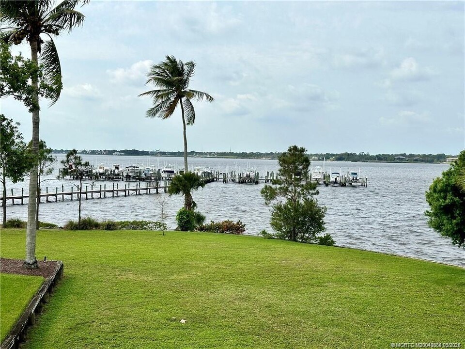 2174 NW Plumbago Trail in Stuart, FL - Building Photo
