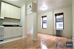 429 E 65th St in New York, NY - Building Photo