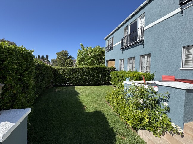 848 S Curson Ave, Unit 848 in Los Angeles, CA - Foto de edificio - Building Photo